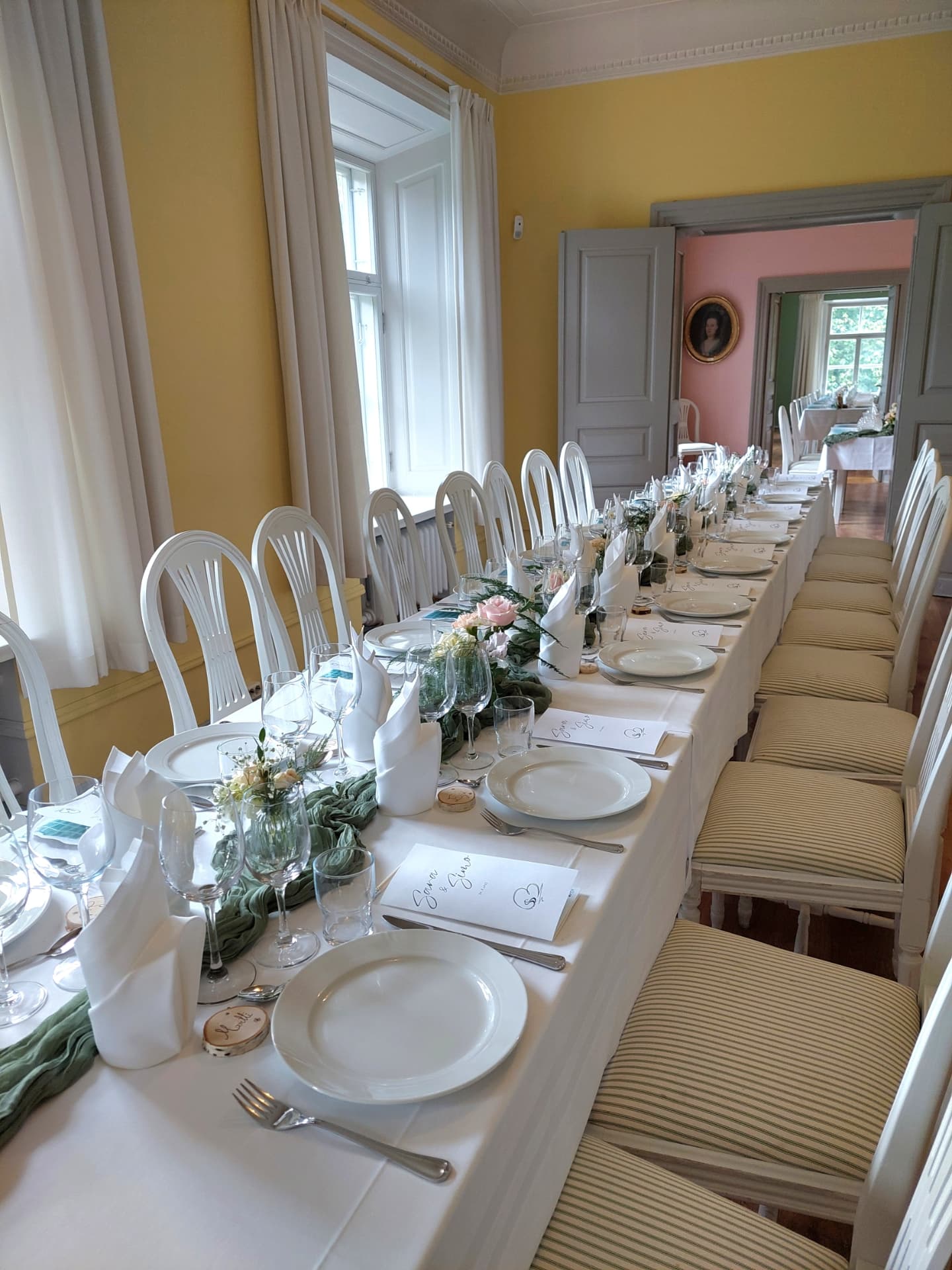 vierasp�ytien kukkakoristeet