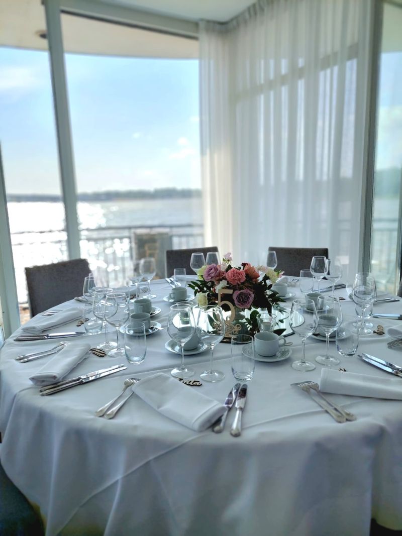 kukka-asetelma Kulosaaren Casinolla