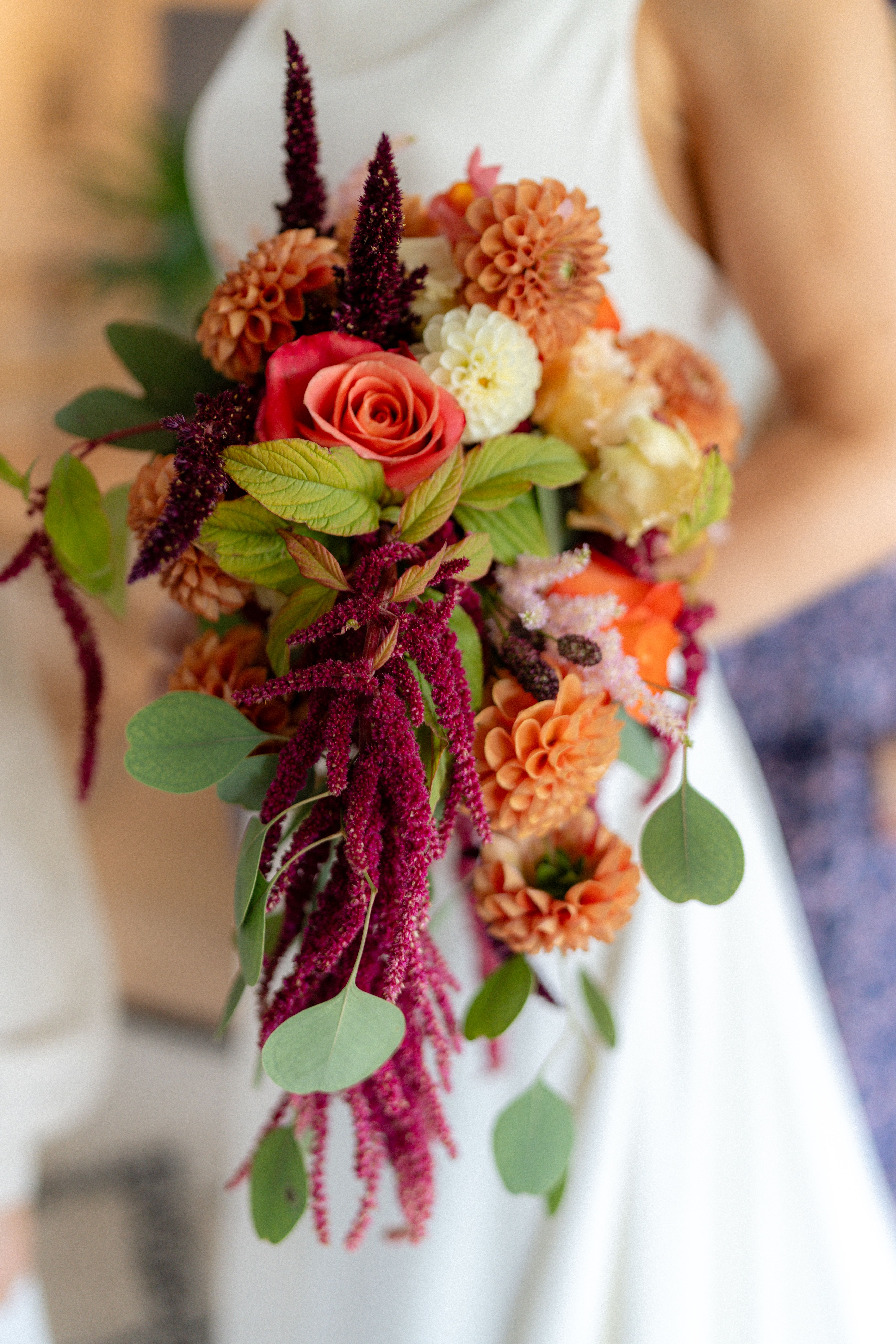 v�rik�s syksyinen h��kimppu revonh�nt�� ja daalioita